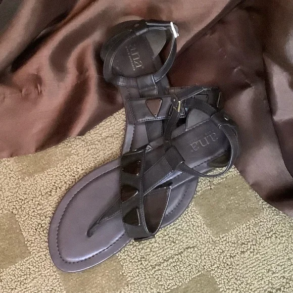 A NEW APPROACH (A.N.A.) FLAT THONG  SANDALS SIZE 7 - Picture 5 of 6